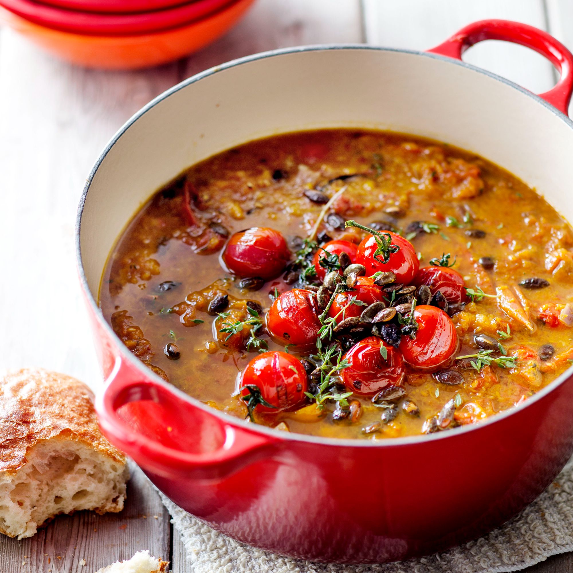 Le Creuset-Le Creuset Signature Cast Iron Round Casserole 20cm Cherry Red